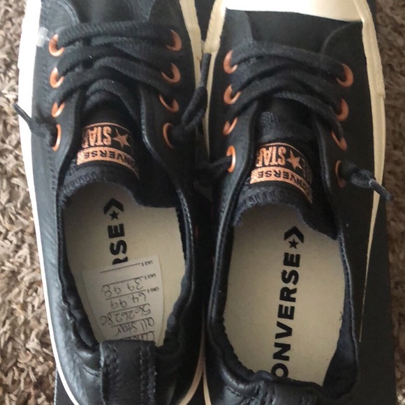 Woman’s All star converse size 6 - Picture 4 of 4